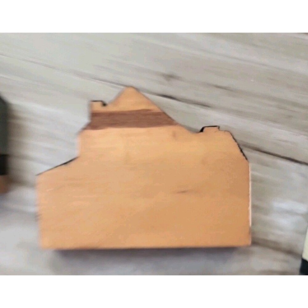Cats Meow (7 Pc) Lighthouse, Flagpole & Mercantiles, House,2 Stores & Bakery EUC - Picture 16 of 16